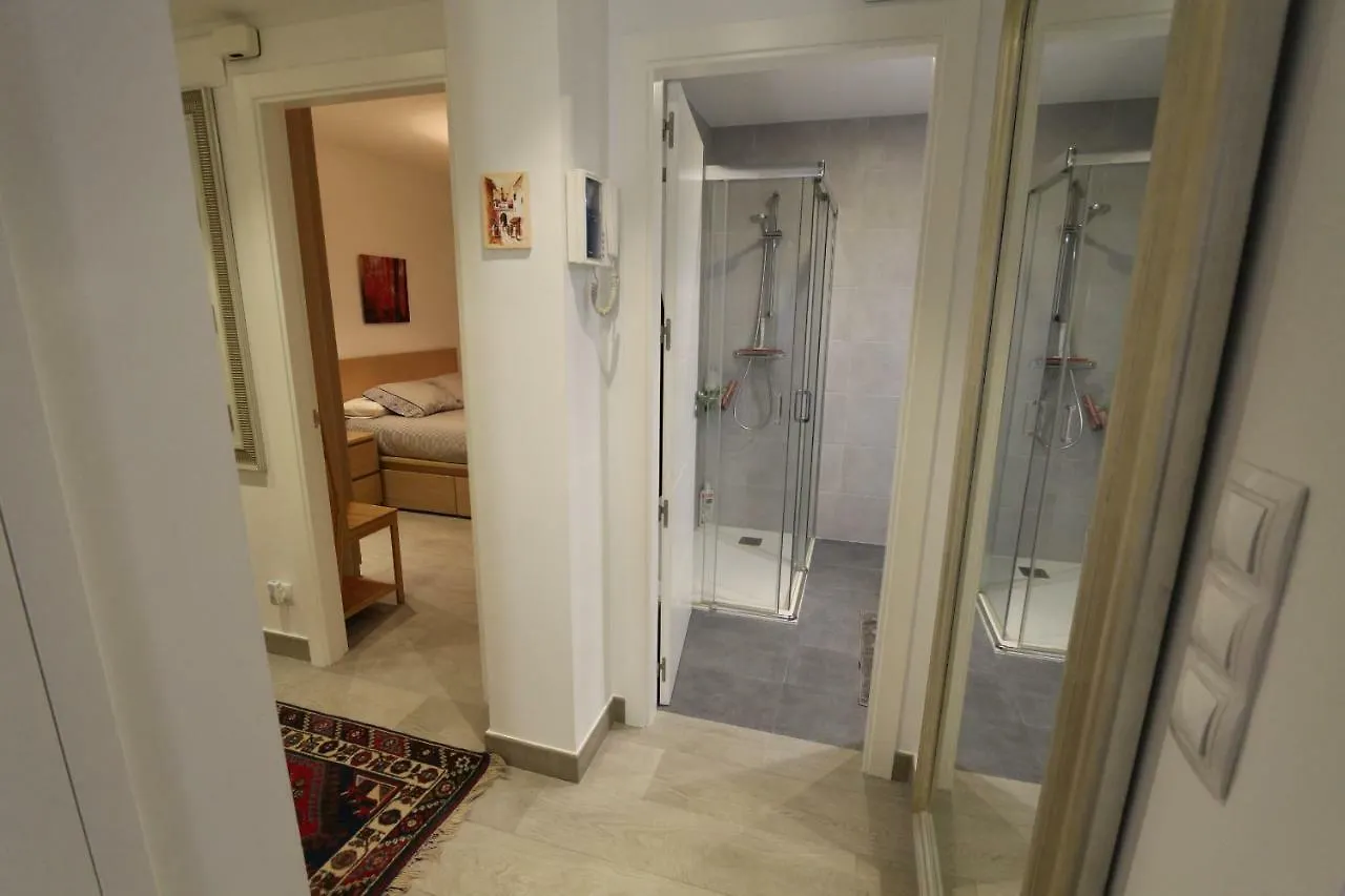 Modern & Spacious Apartment Near La Concha Bay San Sebastián Spanien